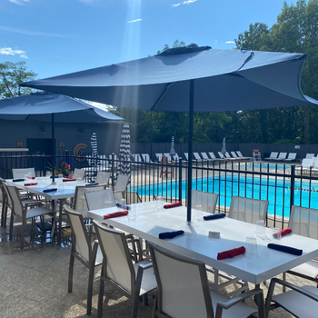 Mid-Deck Dining